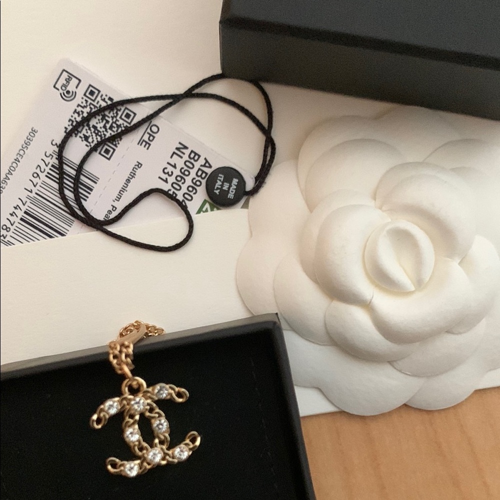 Gold Necklace with Iconic Chanel CC